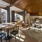 La De L'ours 4*