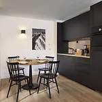 La De L'ours Aparthotel