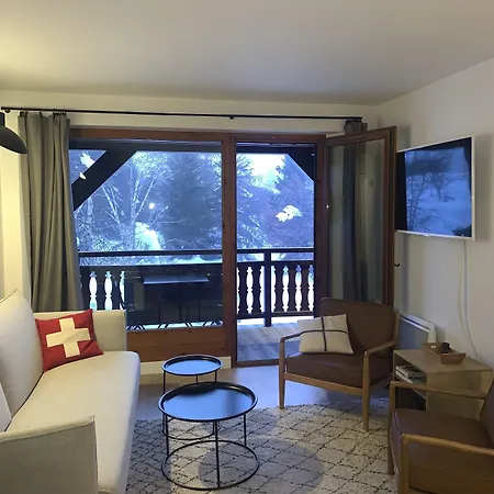 La De L'ours 4* מגב