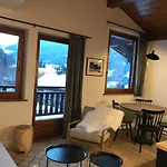 La De L'ours 메게브